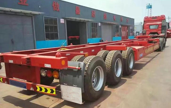 低平板運輸車在雨天需要注意的駕駛技巧